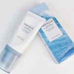 ⁦واقي شمس سكين 1004 مدغشقر سنتيلا هيالو-سيكا ووتر فيت صن سيروم SPF50+ PA++++ – 50 ml⁩ - الصورة ⁦2⁩