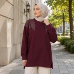بلوزة طويلة نسائية باللون العنابي مزينة بكريستالات – صناعة تركية