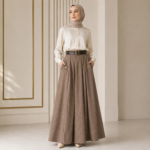 ⁦تنورة نسائية طويلة واسعة بخصر عالي وجيوب جانبية – تصميم تركي أنيق⁩ - الصورة ⁦2⁩