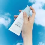 ⁦واقي شمس مرطب سنتيلا هيالو سيكا سيروم SPF50+ PA++++ من SKIN1004 – 50 مل⁩ - الصورة ⁦5⁩