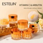 ⁦كريم كبسولات فيتامين C والأربوتين لتفتيح البشرة 60 جم – ESTELIN Vitamin C & Arbutin Brightening Capsule Cream 60g⁩ - الصورة ⁦2⁩
