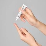 ⁦كريم دكتور ميلاكسين لعلاج انتفاخات تحت العين 10 جم – Dr.Melaxin EYEPHALT EP Eyebag Cream⁩ - الصورة ⁦4⁩