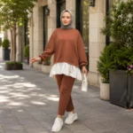 طقم نسائي مكون من قميص طويل وبنطال باللون البني – صناعة تركية