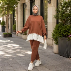 طقم نسائي مكون من قميص طويل وبنطال باللون البني – صناعة تركية