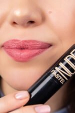 Pastel Nude Lipstick Moisturizing Formula Shade 525 - 4.3 g - Image 3